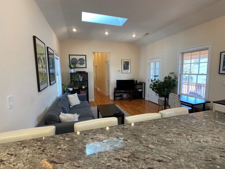 14 Flint St, Unit 1 in Somerville, MA - Building Photo