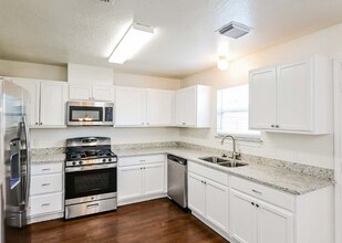 8511 Doskocil Dr in Houston, TX - Building Photo - Building Photo