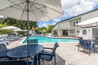 Rosemont Siena Cove in Plantation, FL - Foto de edificio - Building Photo