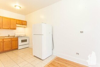 2704 N Sawyer Ave, Unit 311 in Chicago, IL - Building Photo - Building Photo
