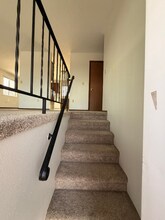 1063 5th Ave NW in Valley City, ND - Foto de edificio - Building Photo