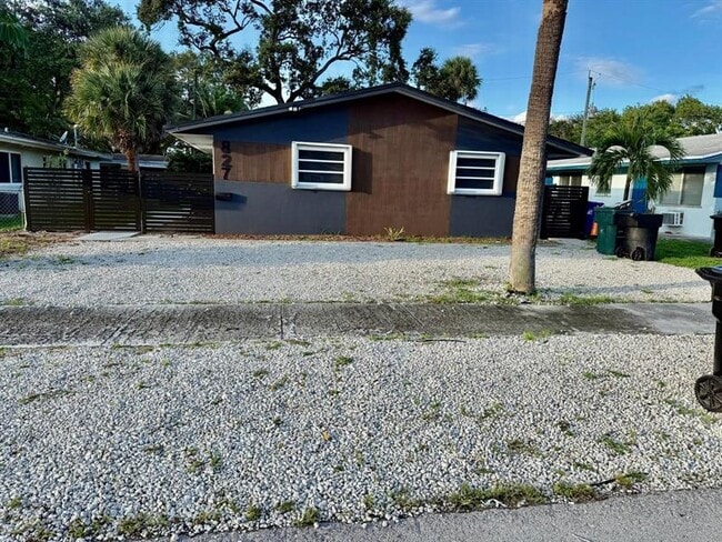 property at 827 SW 29th St