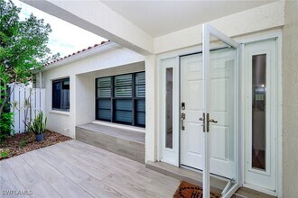 719 Reef Point Cir in Naples, FL - Building Photo - Building Photo