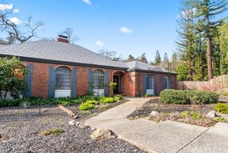 138 Virginia Ct in Alamo, CA - Foto de edificio - Building Photo
