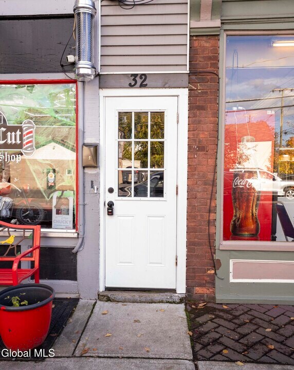 32 112th St in Troy, NY - Building Photo