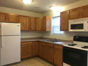 939 West Ave in Onalaska, WI - Foto de edificio - Building Photo