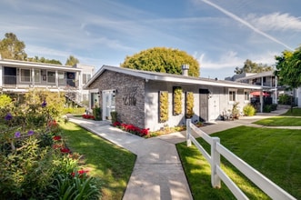 The Pointe at 2316 in Oceanside, CA - Foto de edificio - Building Photo