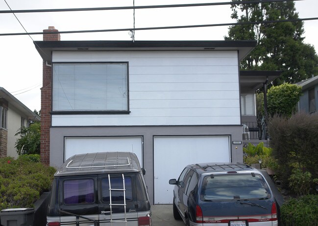 4530-4532 Penniman Ave in Oakland, CA - Foto de edificio - Building Photo