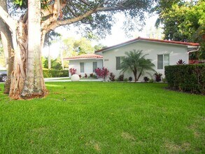 200 NW 86th St in El Portal, FL - Building Photo - Building Photo