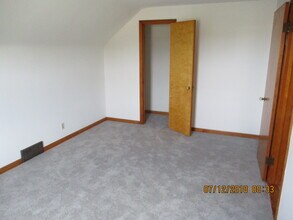 586 Martin Rd, Unit upper in Buffalo, NY - Building Photo - Building Photo