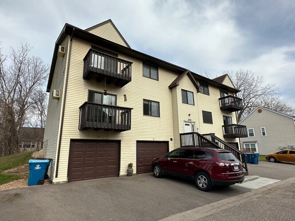 5070 Division Ave, Unit 1 in White Bear Lake, MN - Foto de edificio