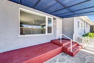 221 Avocado St, Unit A in Costa Mesa, CA - Building Photo