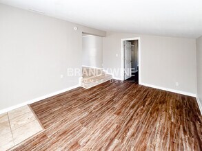 7227 Stonehurst Rd N in Jacksonville, FL - Foto de edificio - Building Photo