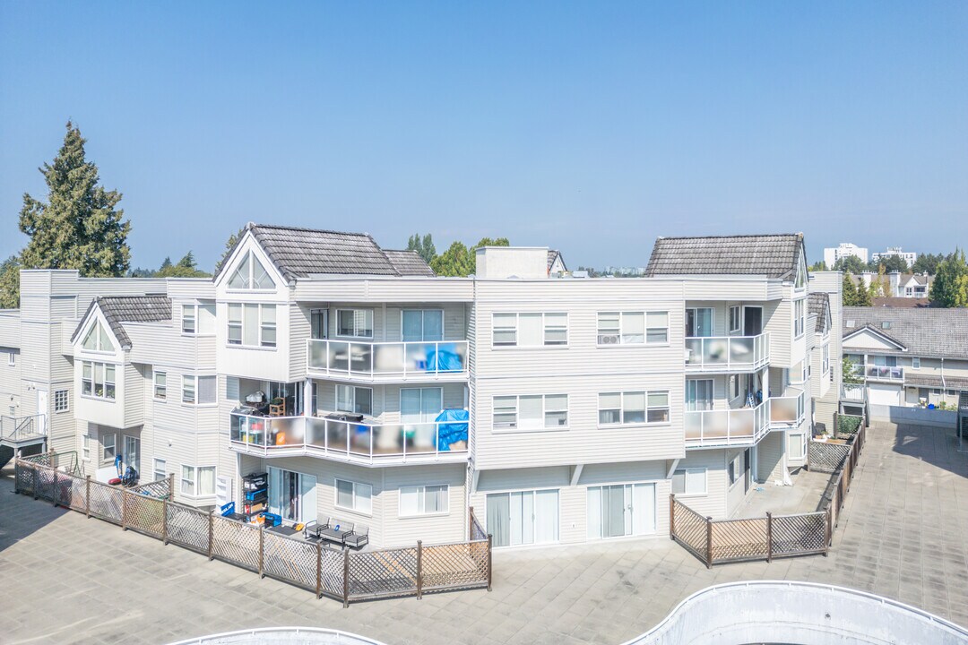 Windsor Garden in Richmond, BC - Building Photo