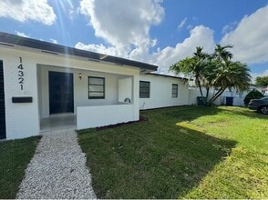 14321 Boggs Dr in Miami, FL - Foto de edificio - Building Photo