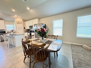 1324 Moby Dr in New Braunfels, TX - Foto de edificio - Building Photo