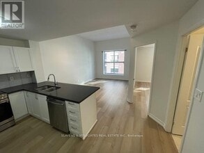 4198 Dundas St W in Toronto, ON - Building Photo - Building Photo