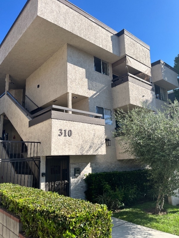 310 E Santa Anita Ave