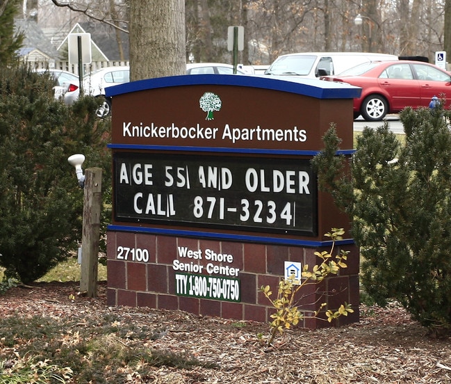 Knickerbocker Apartments in Bay Village, OH - Foto de edificio - Building Photo