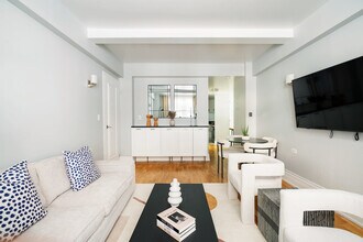 238 W 73rd St in New York, NY - Building Photo - Building Photo