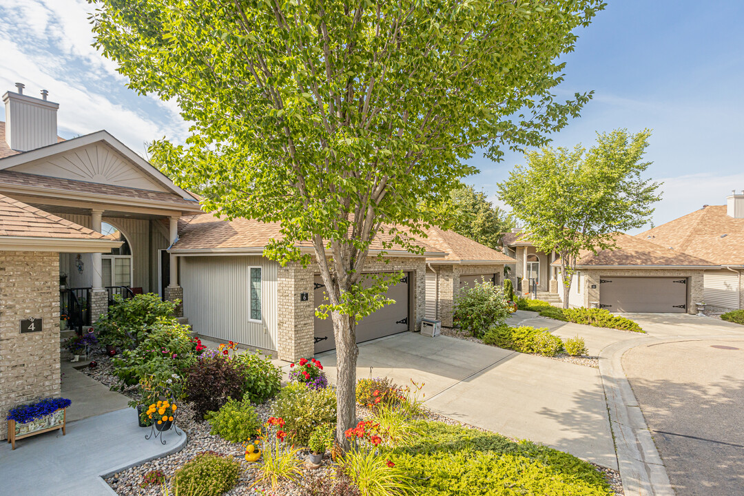 Silver Oaks I in Sherwood Park, AB - Building Photo