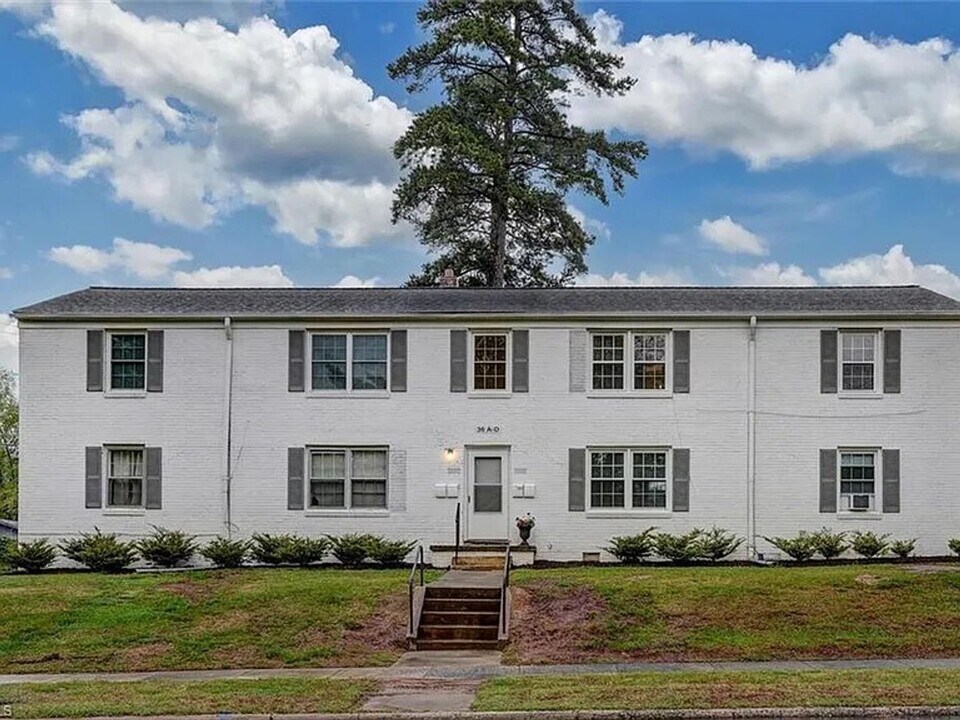 1700 W Front St in Burlington, NC - Foto de edificio
