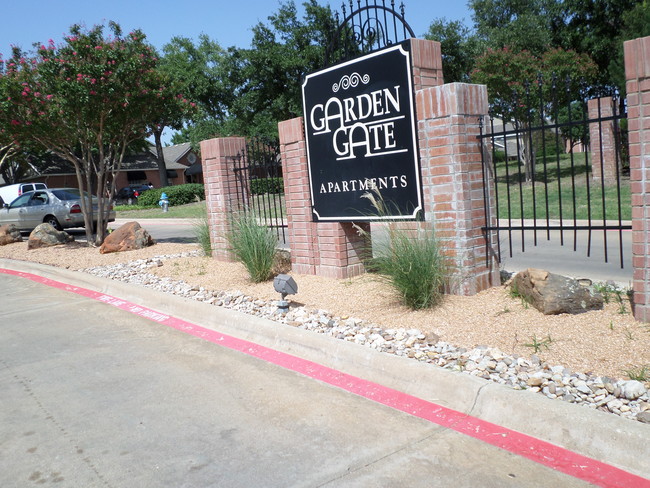 GARDEN GATE PLANO