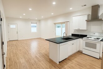 119 Grant Dr, Unit A in Ephrata, WA - Foto de edificio - Building Photo