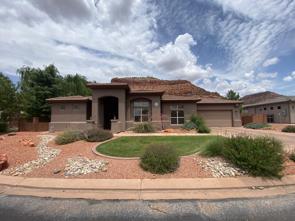 463 Deadwood Dr in Kanab, UT - Building Photo
