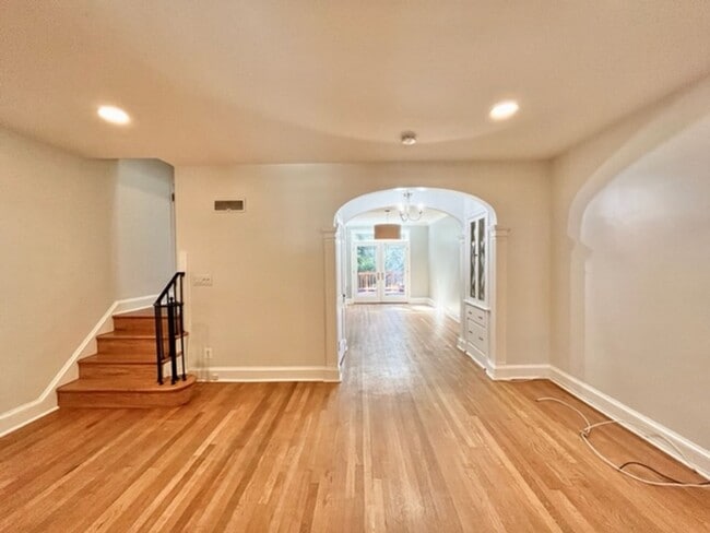 2416 39th Pl NW in Washington, DC - Building Photo - Building Photo