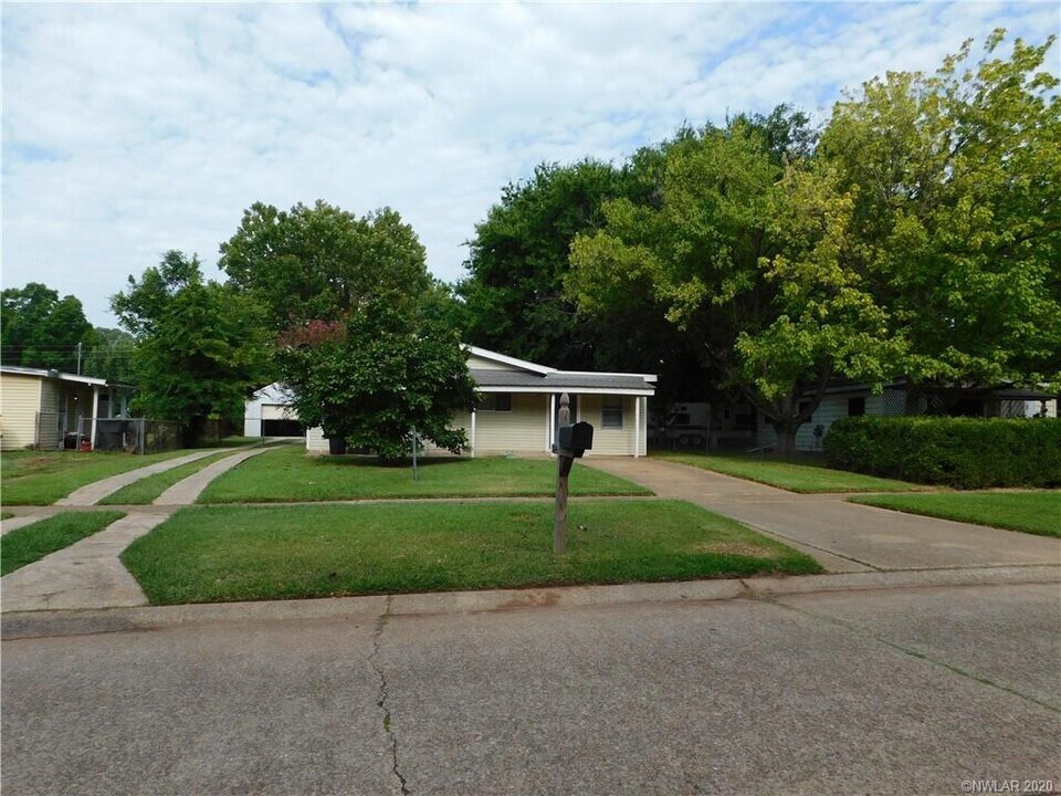 1307 Meadowview Dr in Bossier City, LA - Building Photo