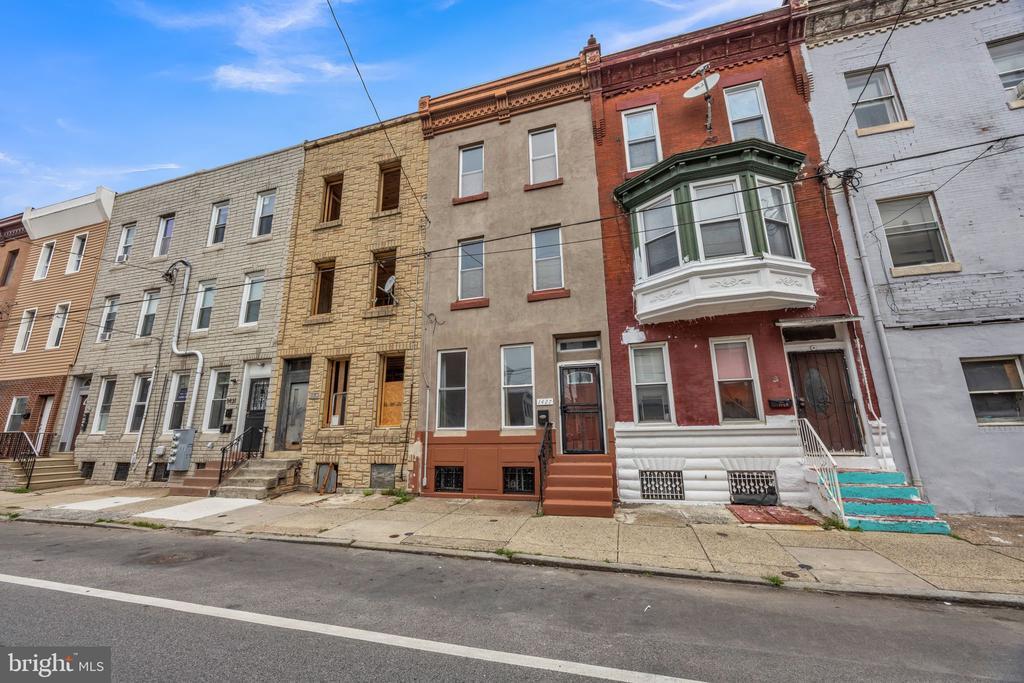 1427 Tasker St in Philadelphia, PA - Building Photo