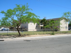 934 E St in Brawley, CA - Foto de edificio - Building Photo