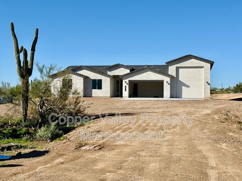38646 N 18th St in New River, AZ - Building Photo