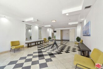 5350 White Oak Ave, Unit 408 in Los Angeles, CA - Building Photo - Building Photo
