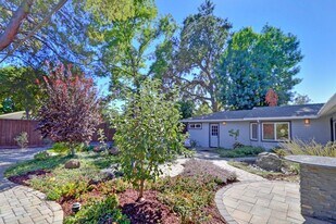 1034 Miller Dr in Davis, CA - Building Photo