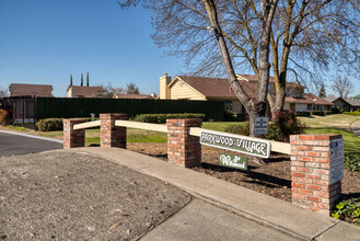 Parkwood Village in Oakdale, CA - Building Photo - Building Photo