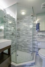 350 W 21st St, Unit 6 in New York, NY - Foto de edificio - Building Photo