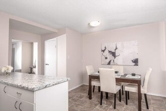 Wellington Park Townhomes in Edmonton, AB - Building Photo - Building Photo