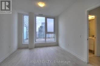 1 Quarrington Lane in North York, ON - Building Photo - Building Photo