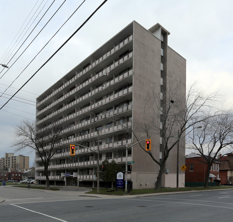 King William Apartments in Hamilton, ON - Building Photo