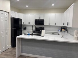 11063 W 32nd Ln in Hialeah, FL - Building Photo