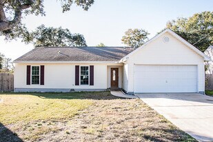 17 8th Ave in Shalimar, FL - Building Photo