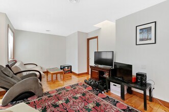 32 Prospect St, Unit 32 Prospect Street 3 in Boston, MA - Building Photo - Building Photo