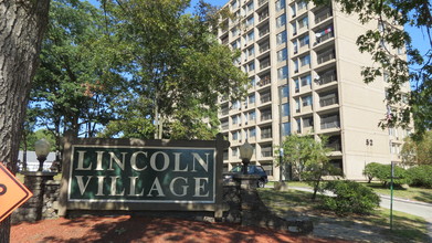 Lincoln Village in Worcester, MA - Foto de edificio - Building Photo