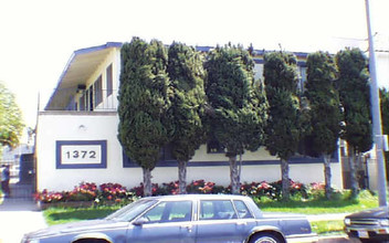 1372 N Serrano Ave in Los Angeles, CA - Building Photo - Building Photo