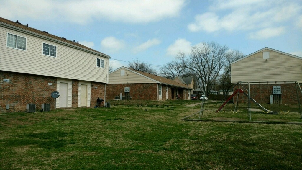 Cherryvale Center Apartments in Cherryvale, KS - Building Photo