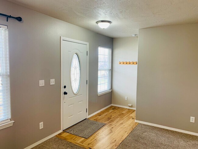 1919 E Lost River Ave in Nampa, ID - Building Photo - Building Photo