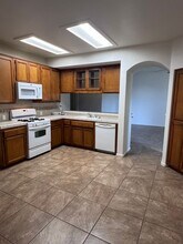 1828 N Auburn Ct in Visalia, CA - Building Photo - Building Photo