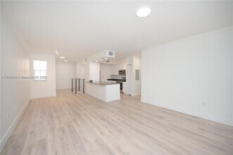 2406 Centergate Dr in Miramar, FL - Building Photo - Building Photo